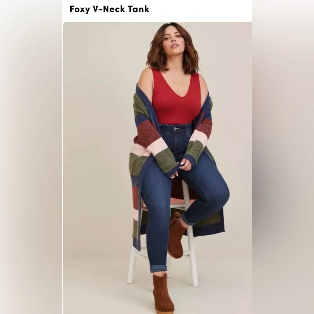 🩶Torrid Gray Foxy V-Neck Tank Top - Picture 7 of 14